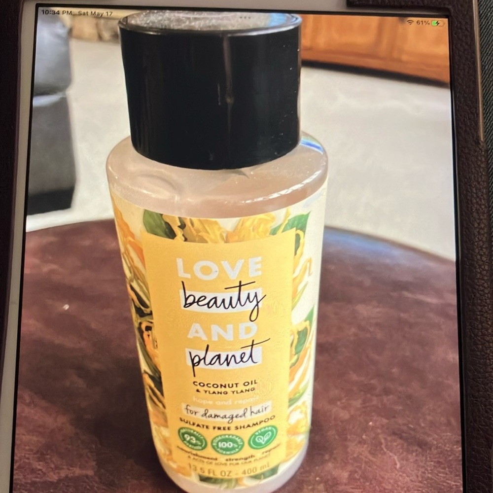 Love Beauty & Planet Shampoo coconut and Ying Ylang